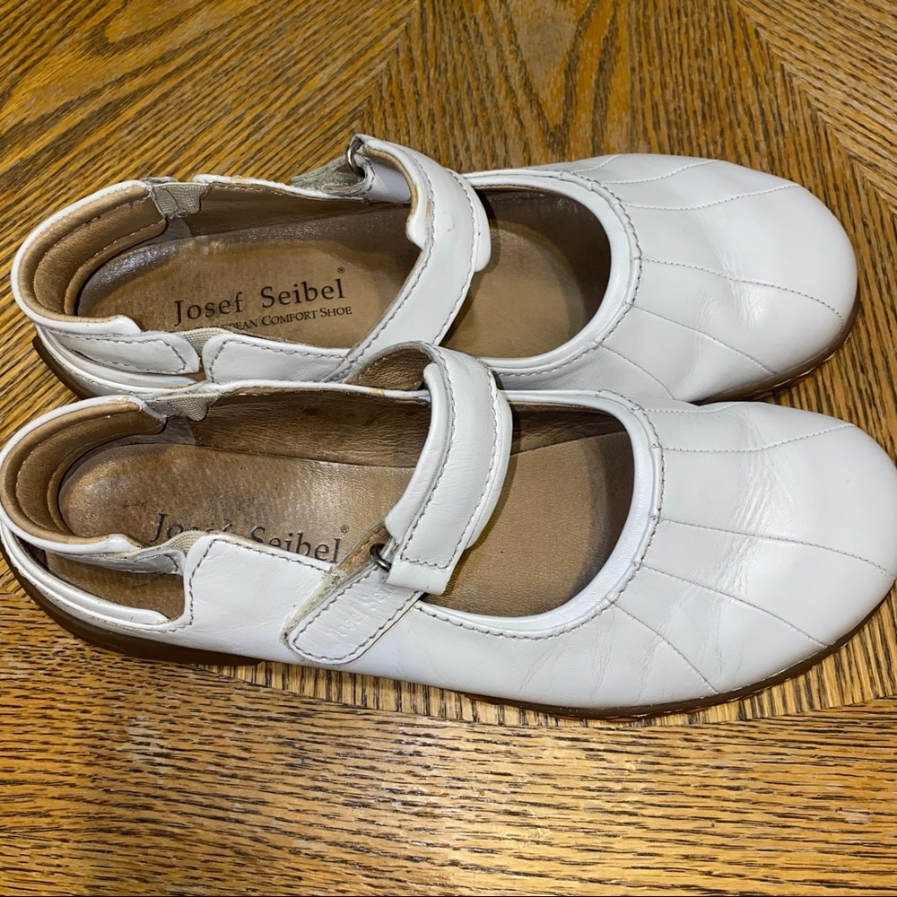Josef Seibel White Mary Jane (Velcro Straps) - Picture 5 of 11